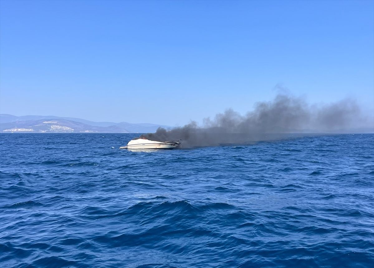 Aydın'da yanan tekneden denize atlayan 2 kişi kurtarıldı