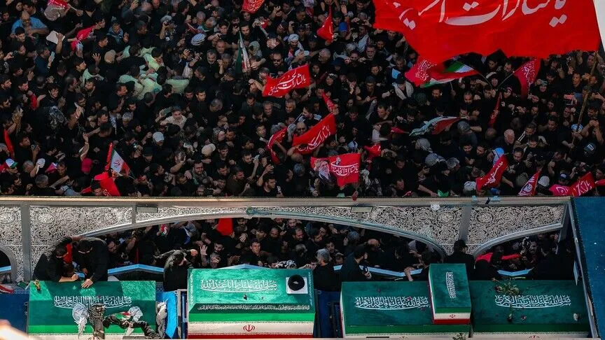 ABD saldırısında hayatını kaybeden eski İran lideri Hamaney için Meşhed’de cenaze töreni düzenlendi