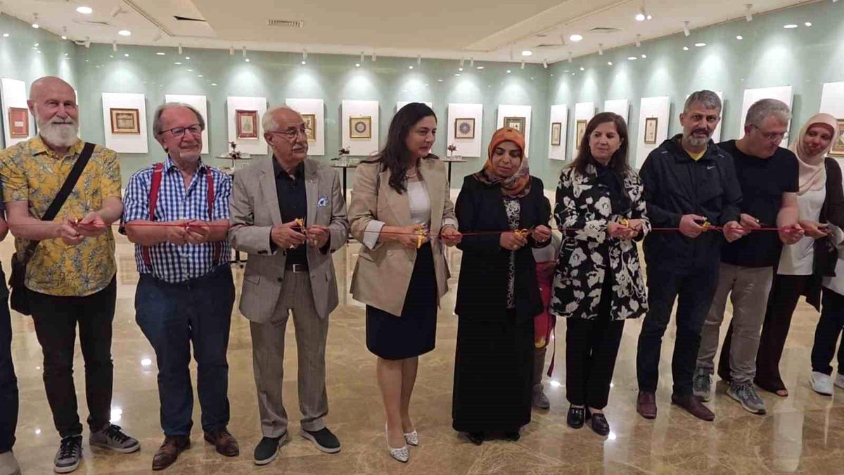 Kütahya'da tarih ve sanat buluştu: 'Köklerden gelen motiflerin zarafeti' sergisi ziyarete açıldı