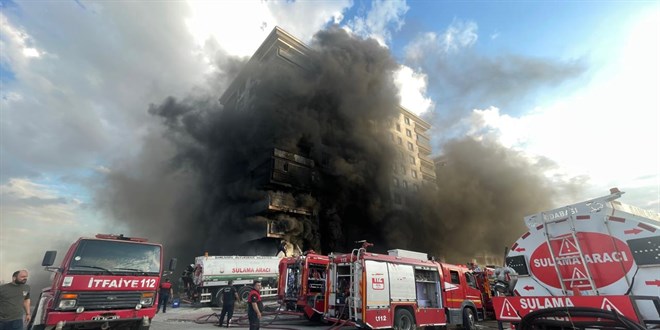 Şanlıurfa'da 10 katlı binada yangın