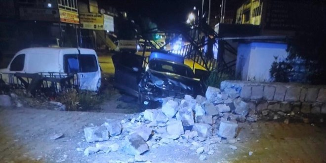 Seyir halindeki otomobile açılan ateşte başından vurulan kadın hayatını kaybetti