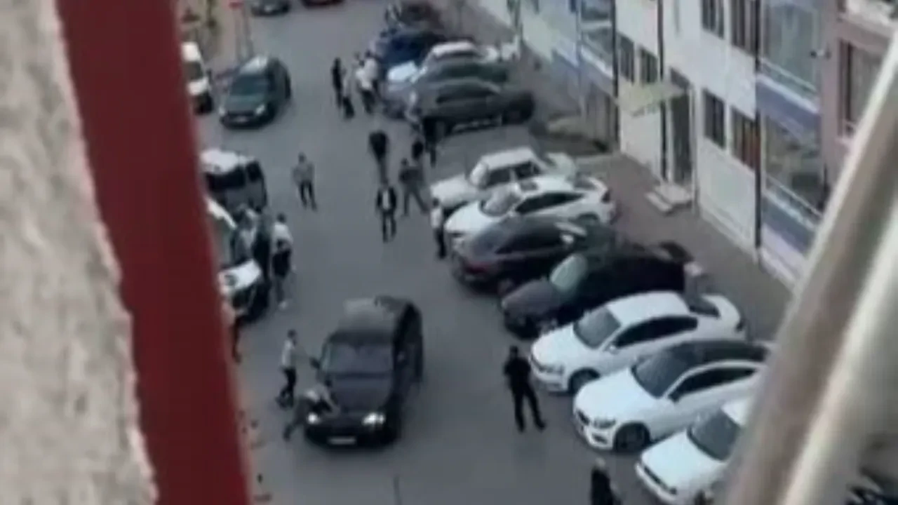 Kavgada bıçaklandı sonra otomobille ezilmek istendi! İşte dehşet anları