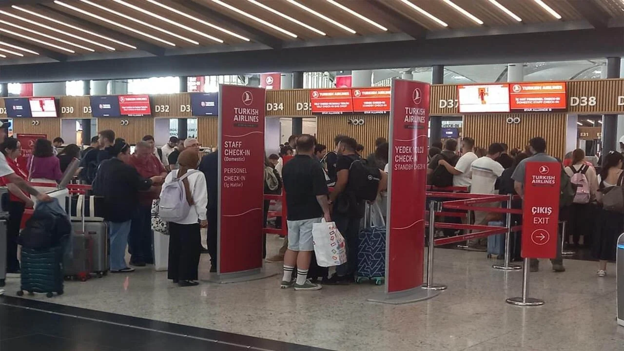 Okulların kapanmasıyla İstanbul Havalimanı’na yaz geldi