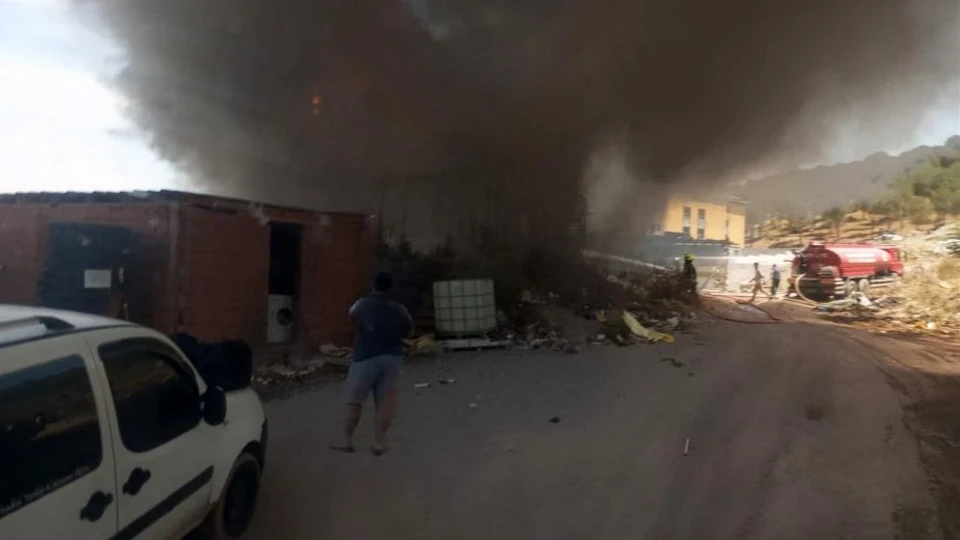 Balıkesir Sındırgı konteyner yangını: İşçilerin kaldığı 9 konteyner yandı