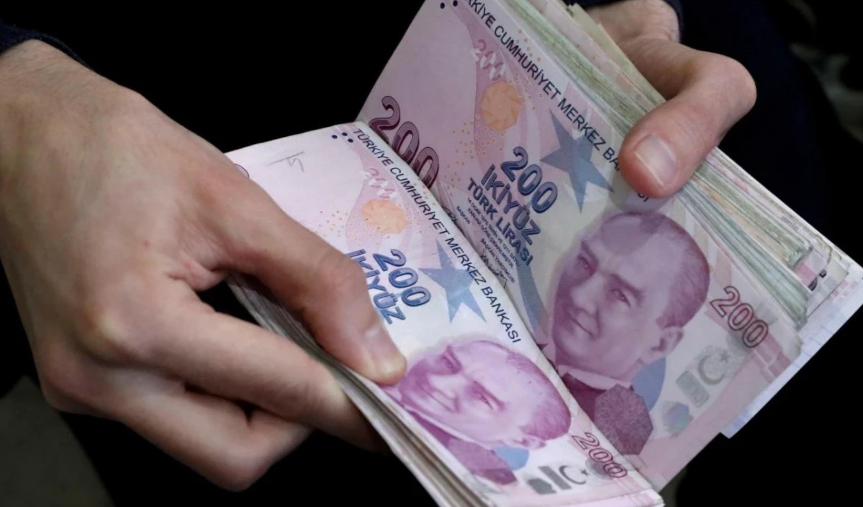 Yurt dışından gelen paraya vergi kıyağı: 'Otoriterleşme, kara parayla finanse ediliyor'