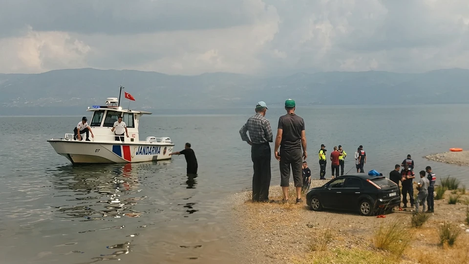 Bursa İznik Gölü'nde acı olay: Sabah saatlerinde serinlemek için suya giren iki genç öldü | Yaşam Haberleri