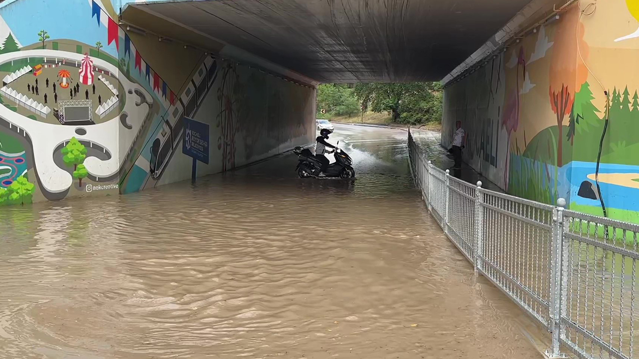 Kocaeli'de sağanak alt geçidi suyla doldurdu