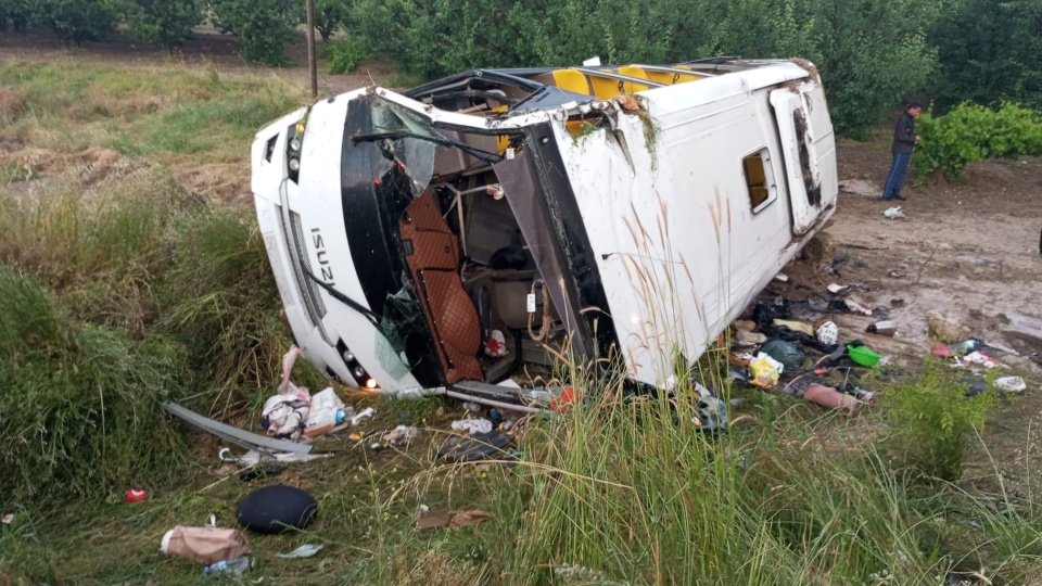 Isparta’da tur minibüsü şarampole yuvarlandı: 4 ölü 5’i ağır toplam 16 yaralı