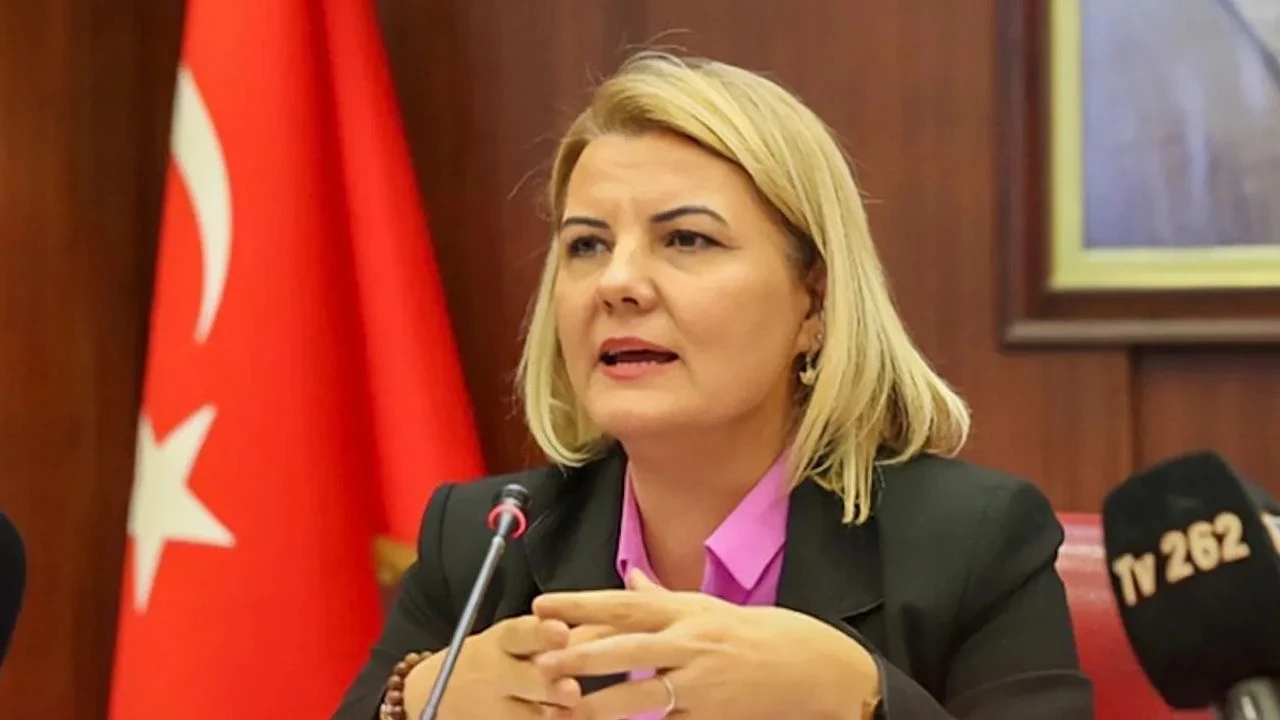 İzmit Belediye Başkanı Fatma Kaplan Hürriyet adliyeye sevk ediliyor