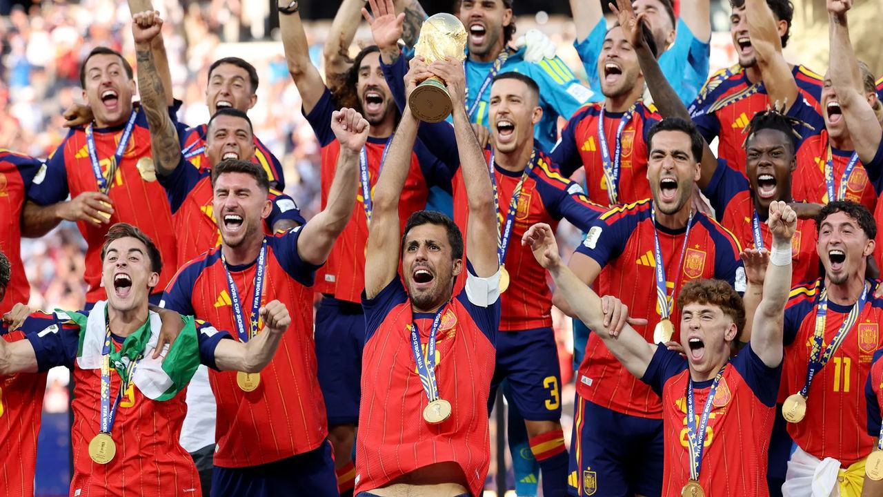 İran Futbol Federasyonu: Şampiyonluk kupası siyonistlerin suçlarına karşı duran bir millete gitti