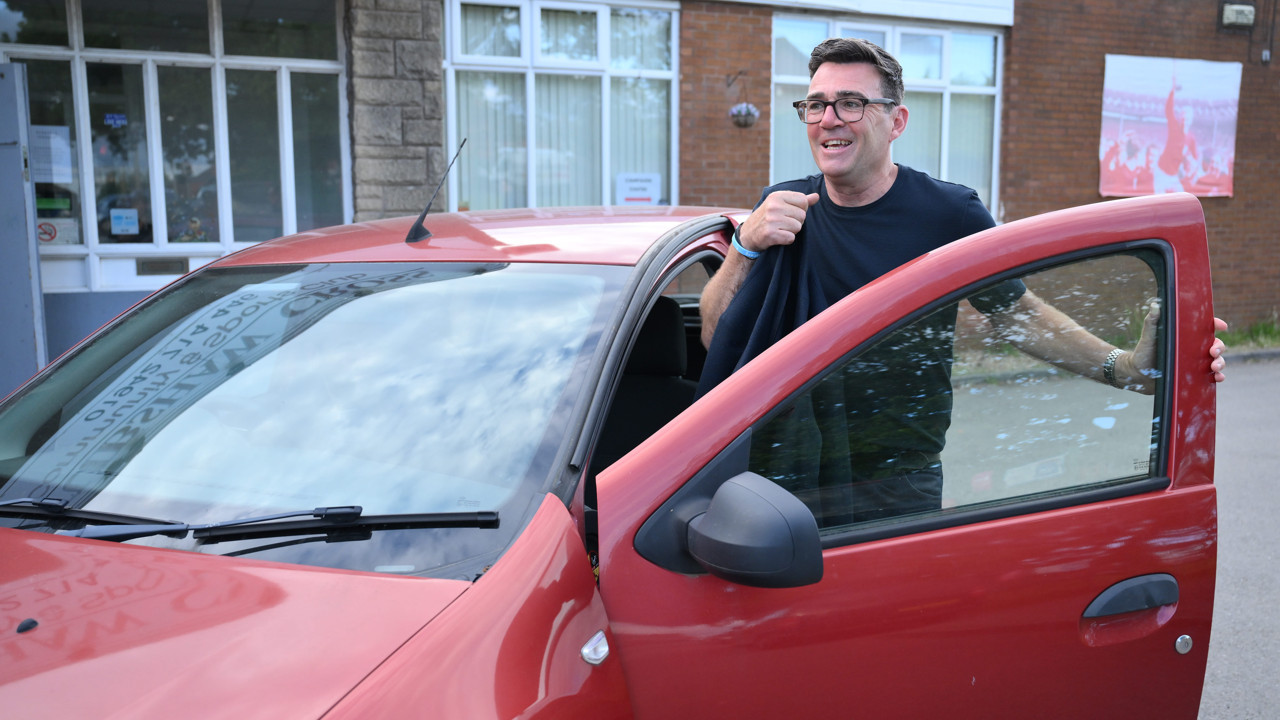 İngiltere'nin en büyük başbakan adayı 'Kuzey'in Kralı': Andy Burnham kimdir?