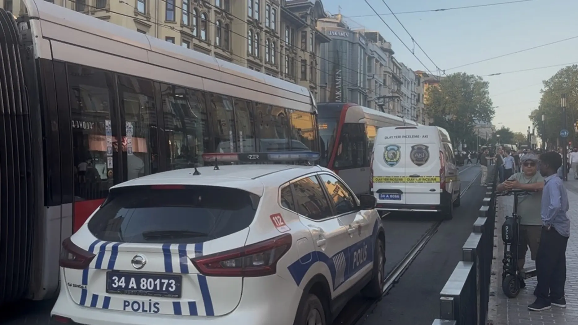 Fatih'te acı olay... 6 yaşındaki çocuk tramvayın altında kalarak can verdi