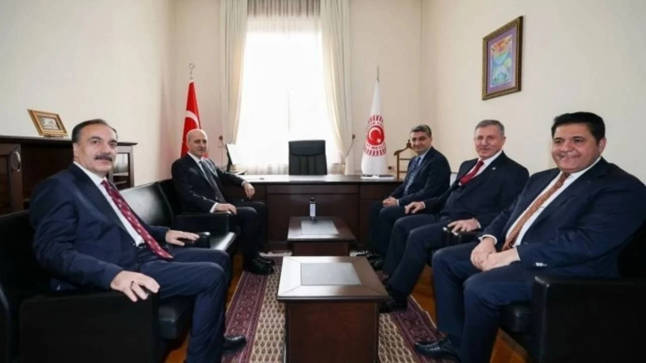 Kurtulmuş, Yeni Yol Gurubu’nu ziyaret etti