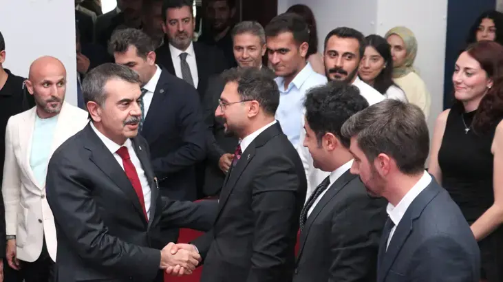 Bakan Tekin Erzurum Milli Eğitim Akademisindeki öğretmen adaylarıyla buluştu
