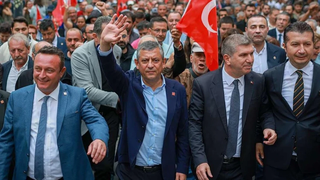 Gözler yarına çevrildi! İşte Özgür Özel'in kuracağı yeni partinin adı…