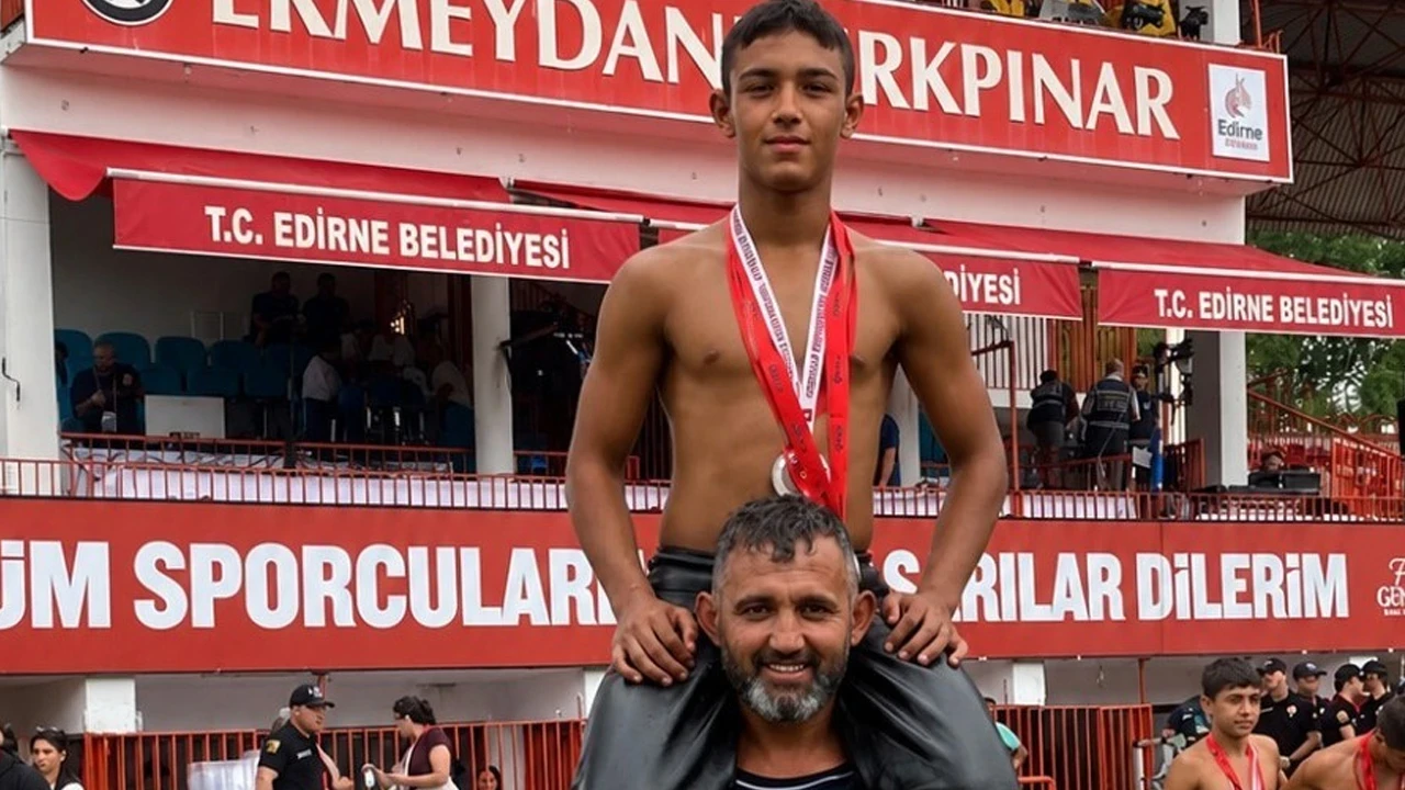 Er meydanında tek başına bir Denizlili: Cahit Hamza Aysel, Kırkpınar'da kürsüye çıktı