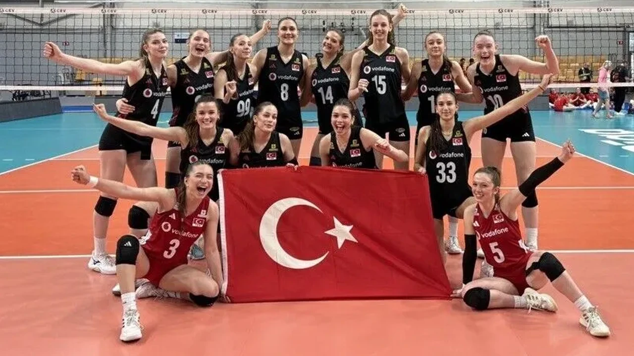 Namağlup Finale Gelmişlerdi: Filenin Genç Sultanları Avrupa İkincisi Oldu