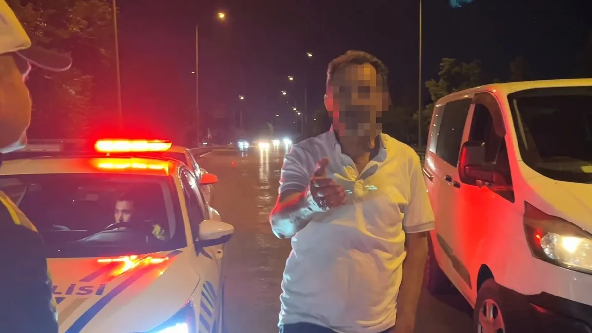 Bursa’da alkollü sürücü skandalı! Hem polise bela okudu hem gazeteciye tükürdü
