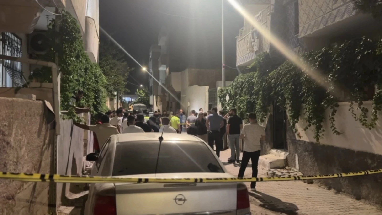 Çocukların bulup oynadığı hava fişek patladı: 2 yaralı