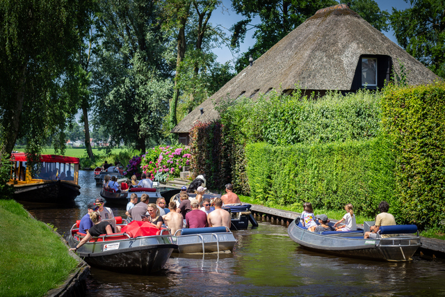 Hollanda'nın Venedik'i: Masal diyarını andıran Giethoorn köyü