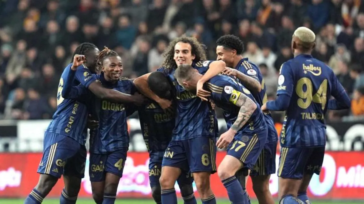 Fenerbahçe’de ayrılıklar başlıyor! 9 isim topun ağzında...