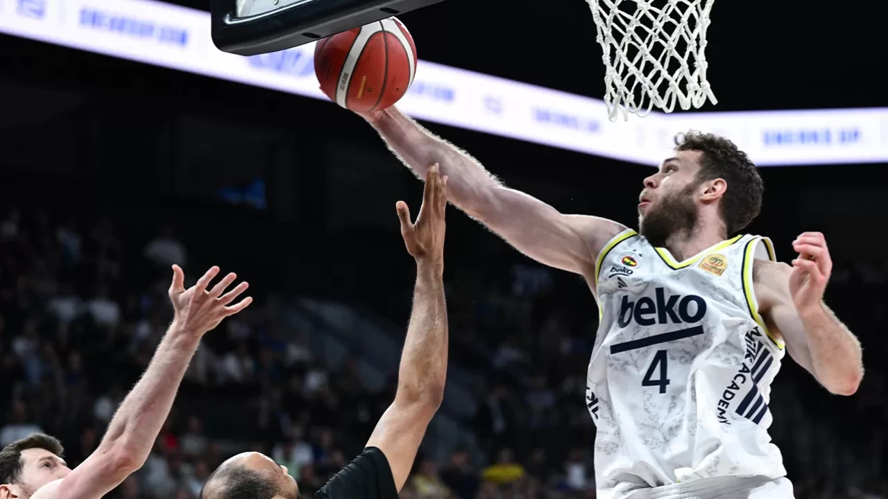Fenerbahçe Beko play-off finaline yükseldi | Maç Sonucu Anadolu Efes 93-102 Fenerbahçe