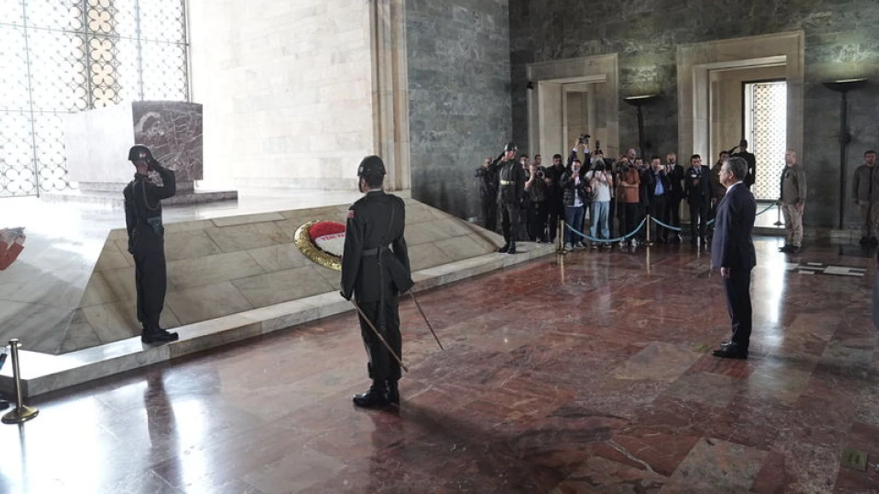 Yeni Parti Genel Başkanı Özel başkanlığındaki heyet, Anıtkabir'i ziyaret etti
