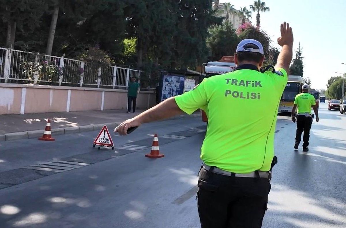 Trafik güvenliğini tehlikeye düşüren sürücüye 141 bin TL ceza kesildi