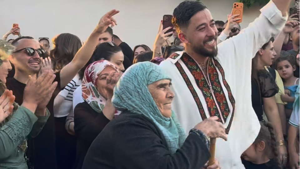 DJ Mahmut Orhan, köyünde konser verdi