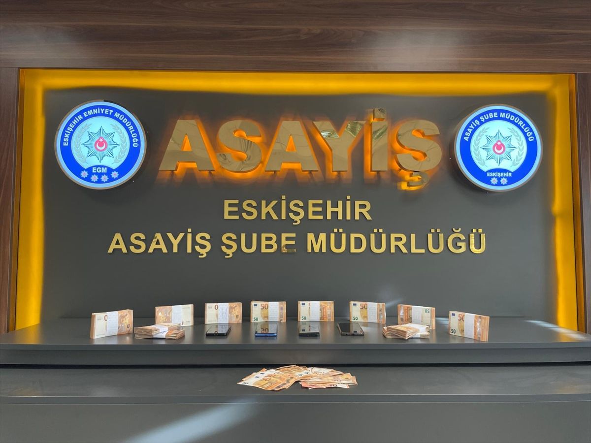 Eskişehir'de telefon dolandırıcılığı yaptıkları iddiasıyla 2 zanlı tutuklandı