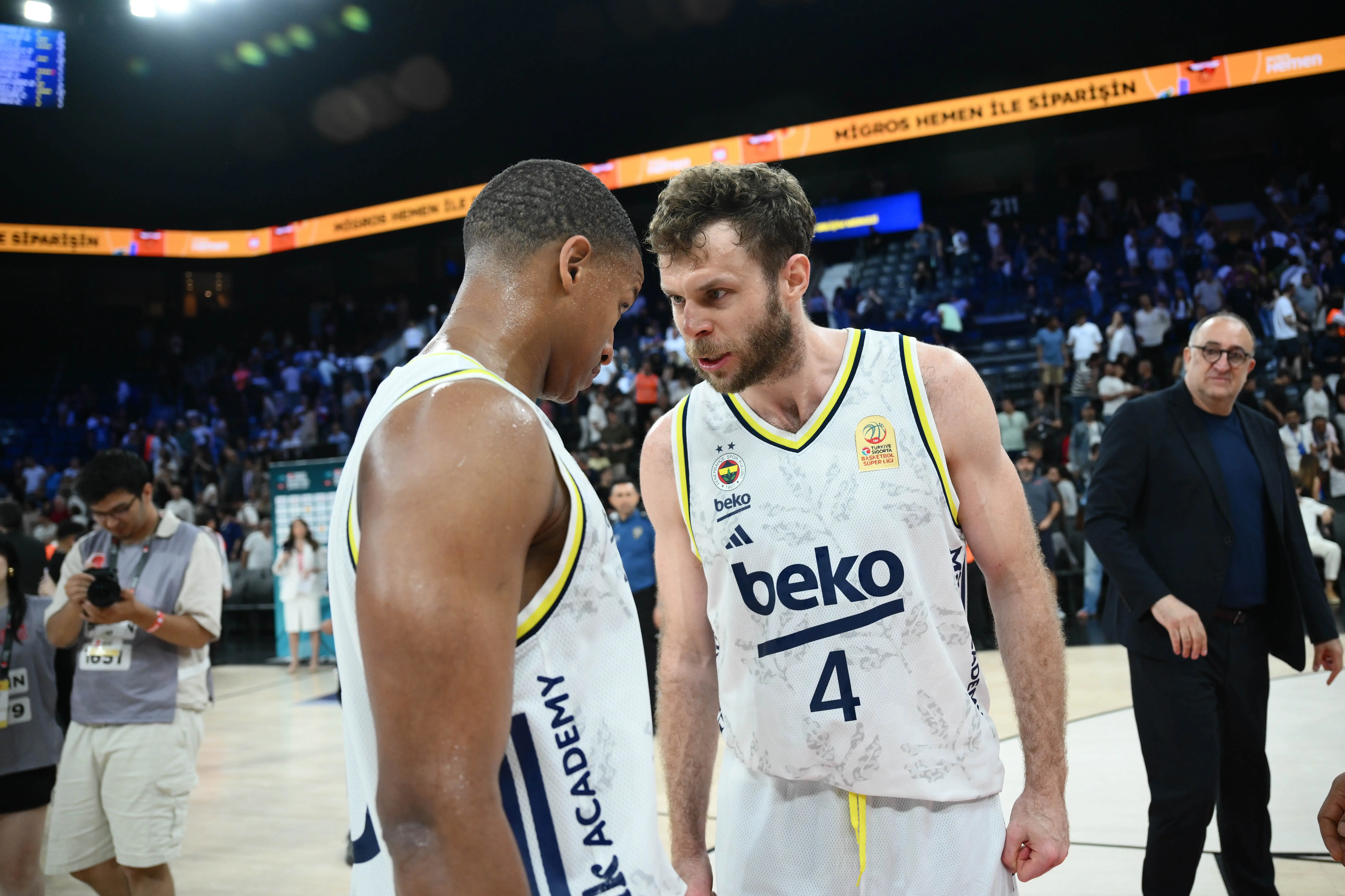 Anadolu Efes'i deviren Fenerbahçe finale çıktı!