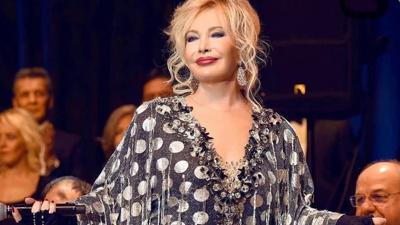 Emel Sayın'dan kötü haber: ''Tedavi görmem gerekiyor'' diyerek konserlerini erteledi