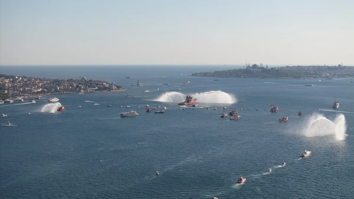 253 şehidin anısına 253 gemi! İstanbul Boğazı'nda 15 Temmuz için tekne korteji