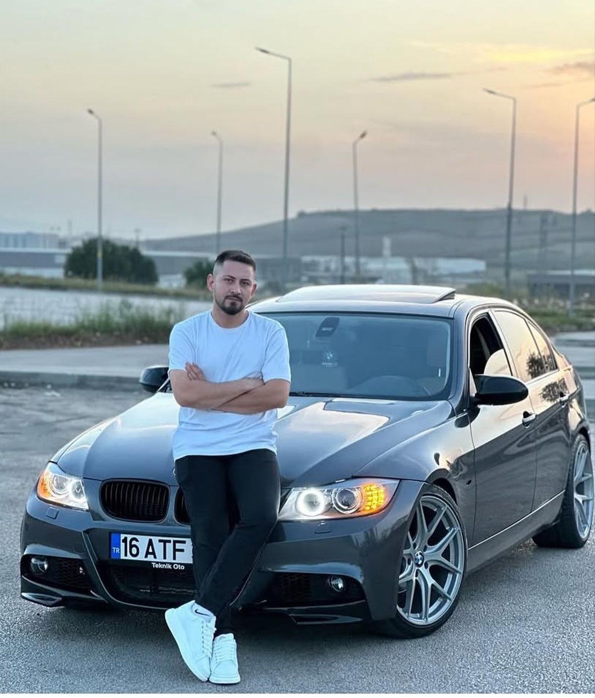 Kaza yapan sürücüye yardım ederken akıma kapılan Furkan, balayından döndüğü gün öldü