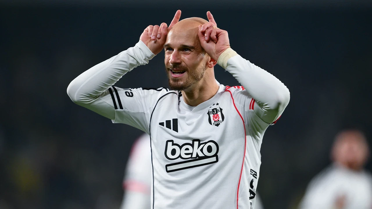 Beşiktaş'ta 4 futbolcuya teklif