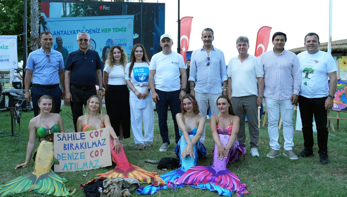 Denizkızları, Dünya Çevre Günü'nde dip temizliği yapıp, deniz çayırı dikti