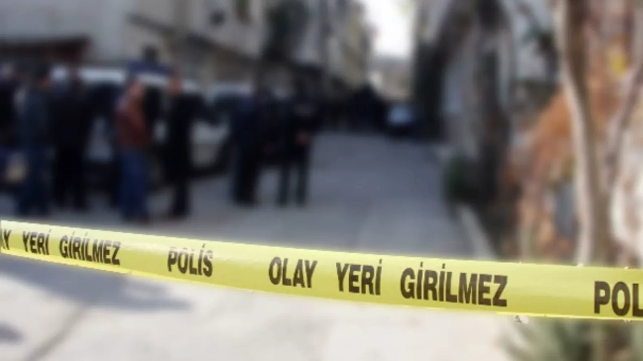 Adana'da otomotiv galerisine silahlı saldırı: Çok sayıda araç hasar gördü