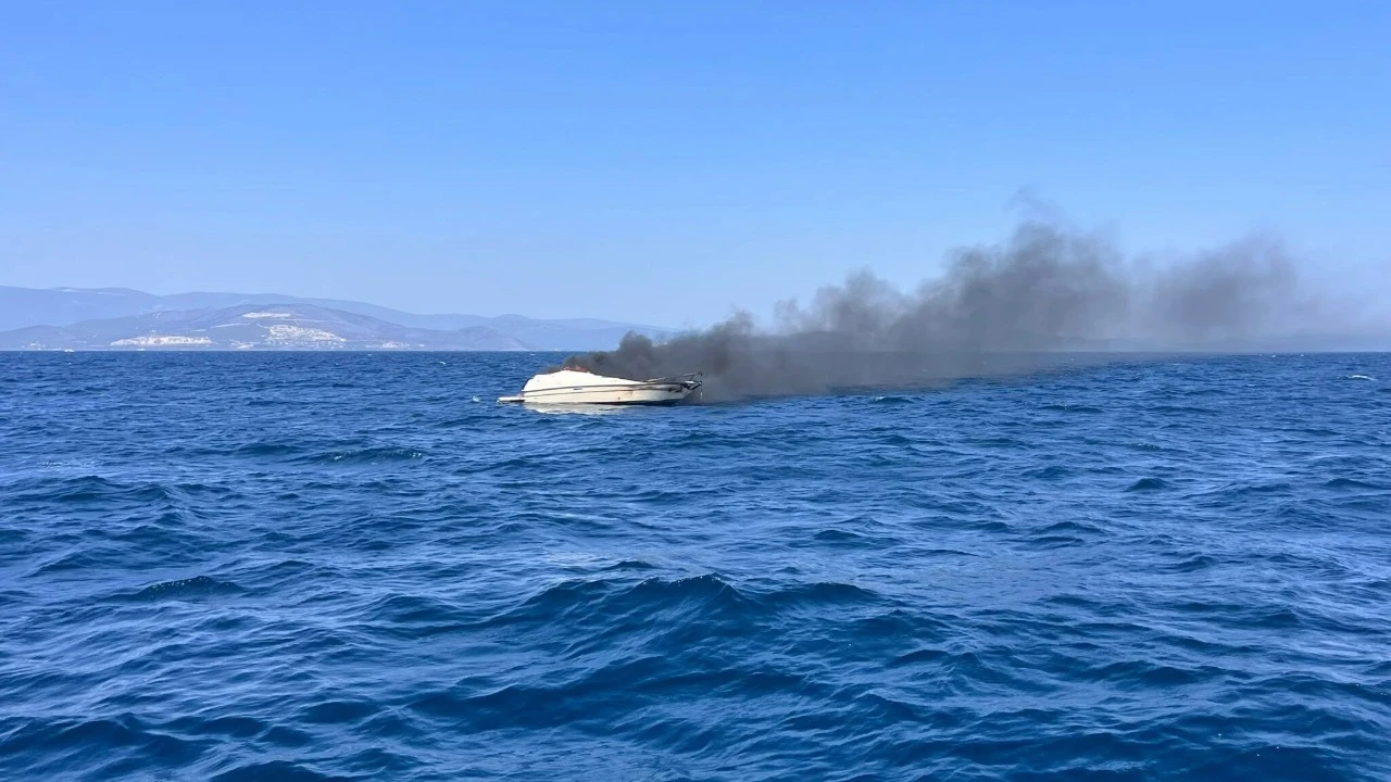 Didim açıklarında tekne yangını: 2 kişi denizden kurtarıldı