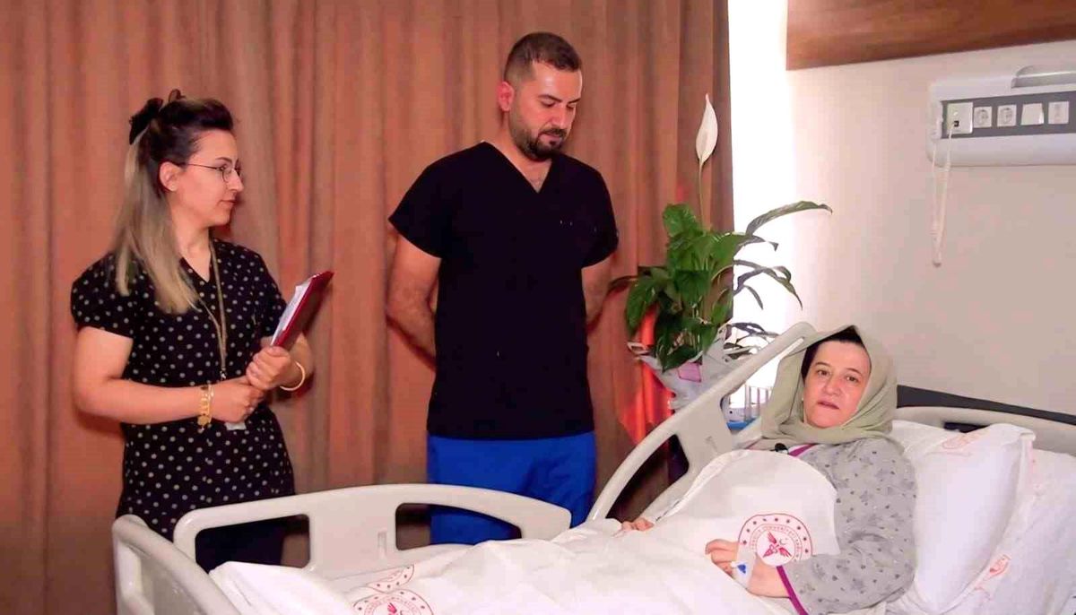 Karnından 29 santimetrelik dev miyom çıkarıldı