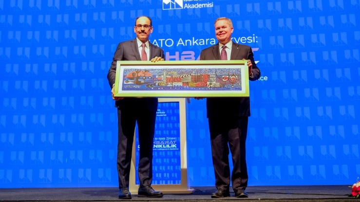 NATO Zirvesi'ne adım adım. MİT Başkanı Kalın'ın hediyesi dikkati çekti