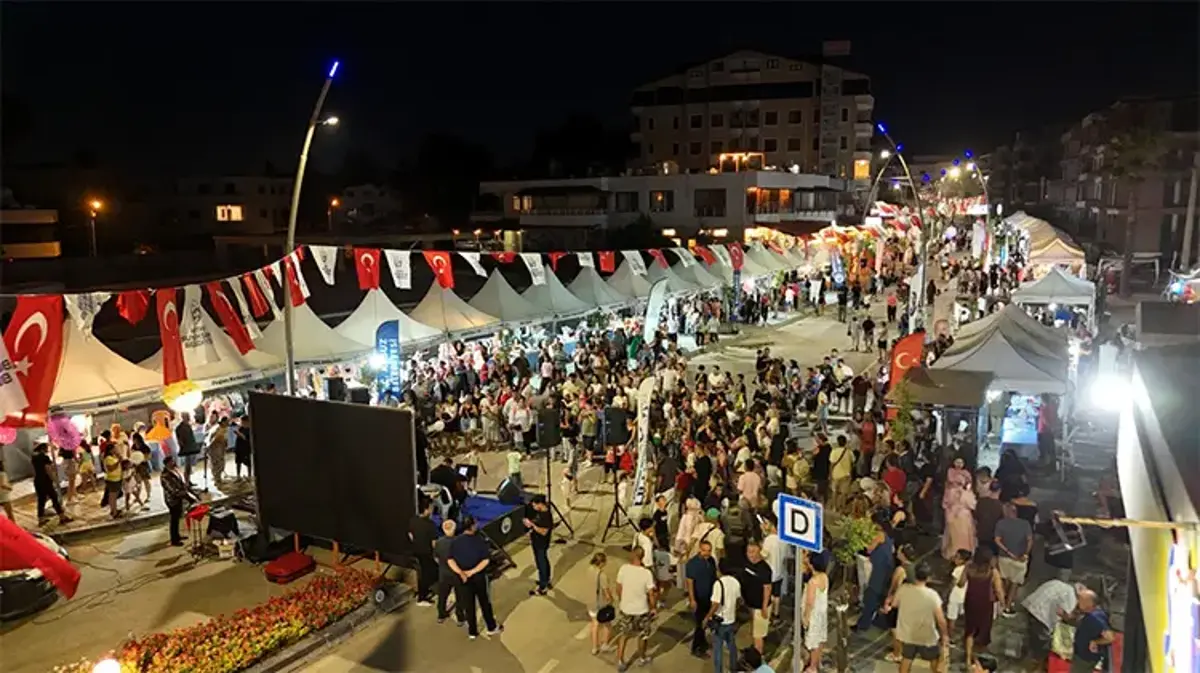 Hatay sokakları renklendi! Arsuz ziyaretçi akınına uğradı