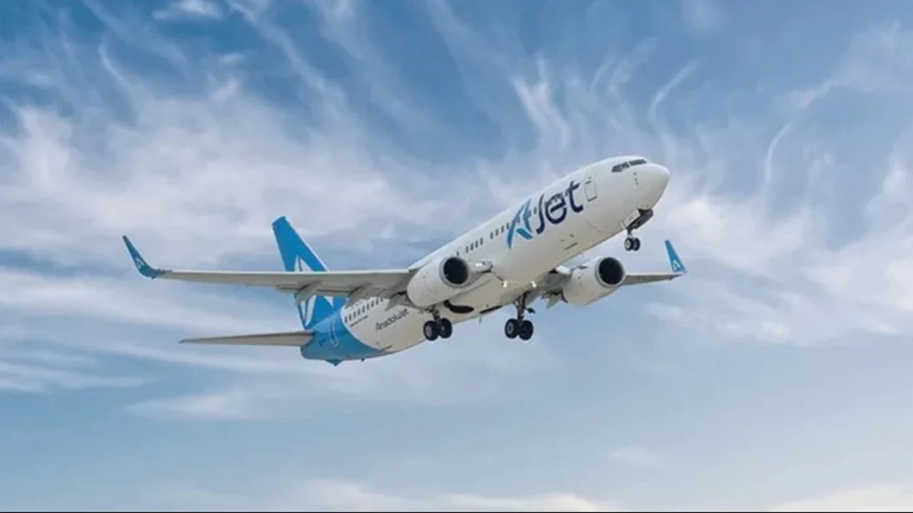 AJet'ten yeni rekor: Bir günde 100 bini aşkın yolcu taşıdı
