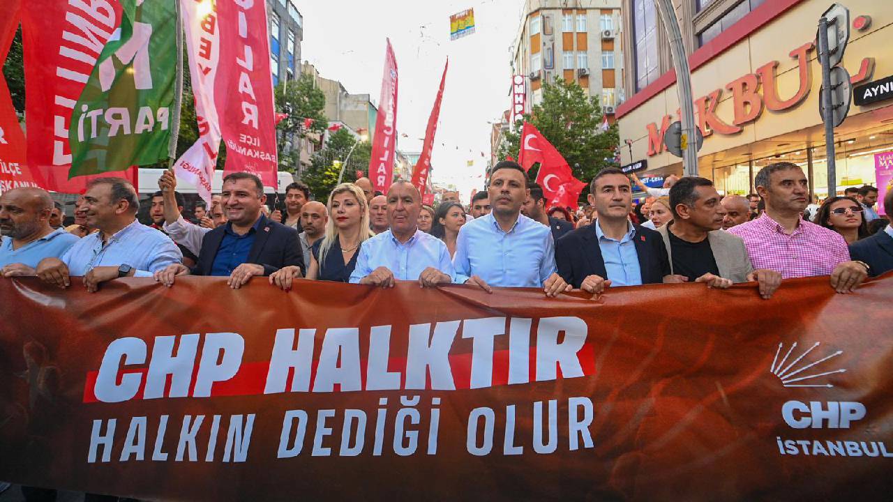 Ali Mahir Başarır, Zeytinburnu yürüyüşünde konuştu: Son seçimi kazananlar burada; kayyum olarak atananlar 12’inci katta