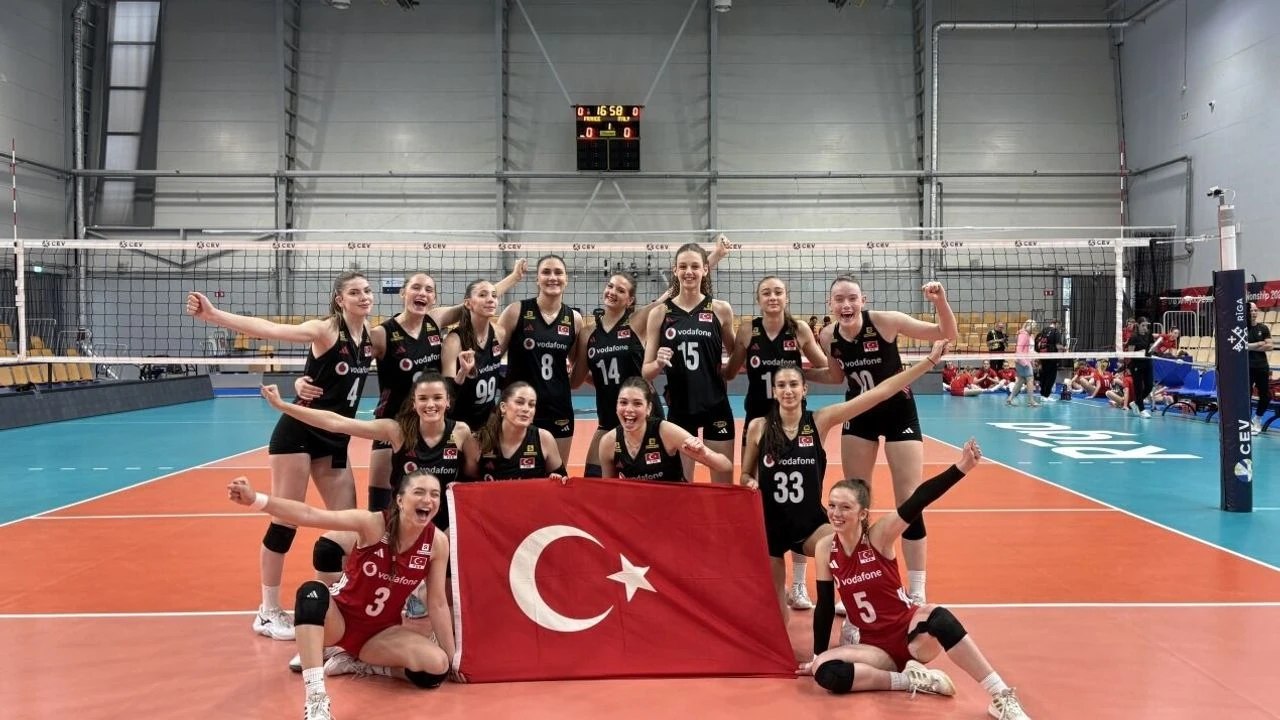 18 Yaş Altı Milli Kadın Voleybol Takımı finalde