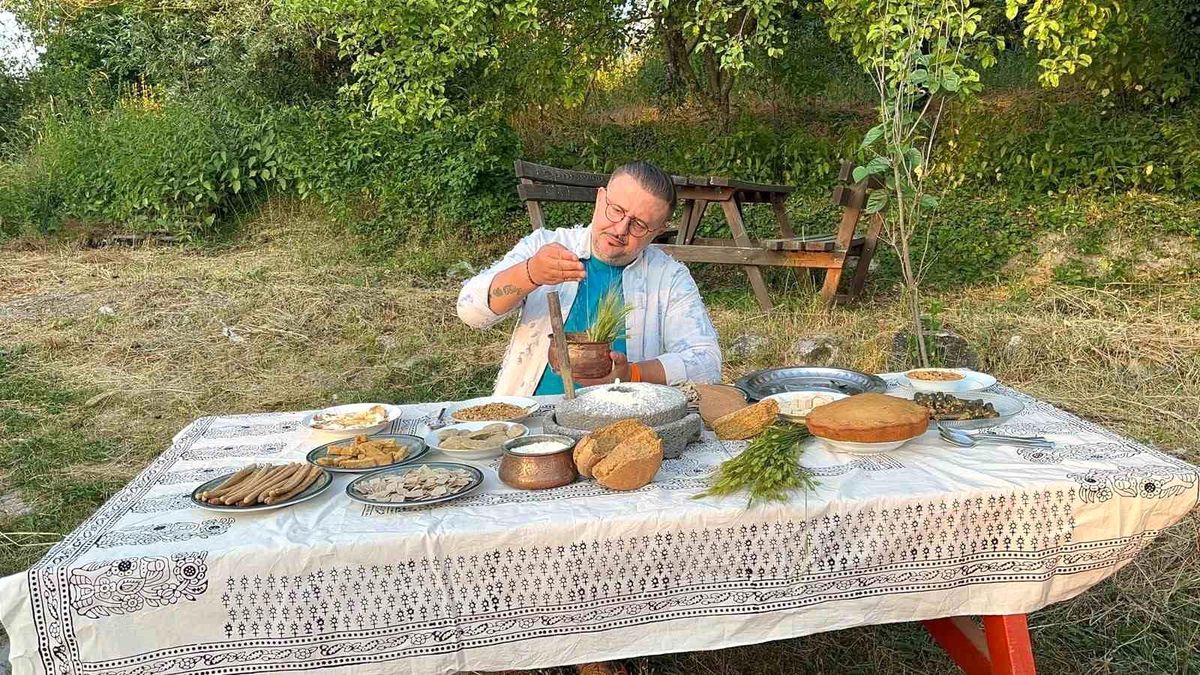 "Buz Adam Ötzi"nin midesindeki siyezi merak eden ünlü şef, Kastamonu'da 12 bin yıllık "Hitit buğdayı"nı inceledi