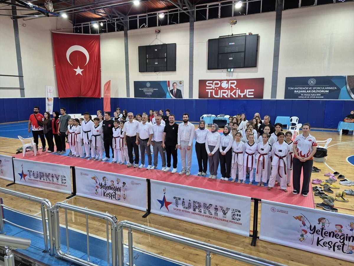 Kırklareli'nde Minikler Batı Grubu ve Anadolu Yıldızlar Ligi Tekvando İl Şampiyonası yapıldı