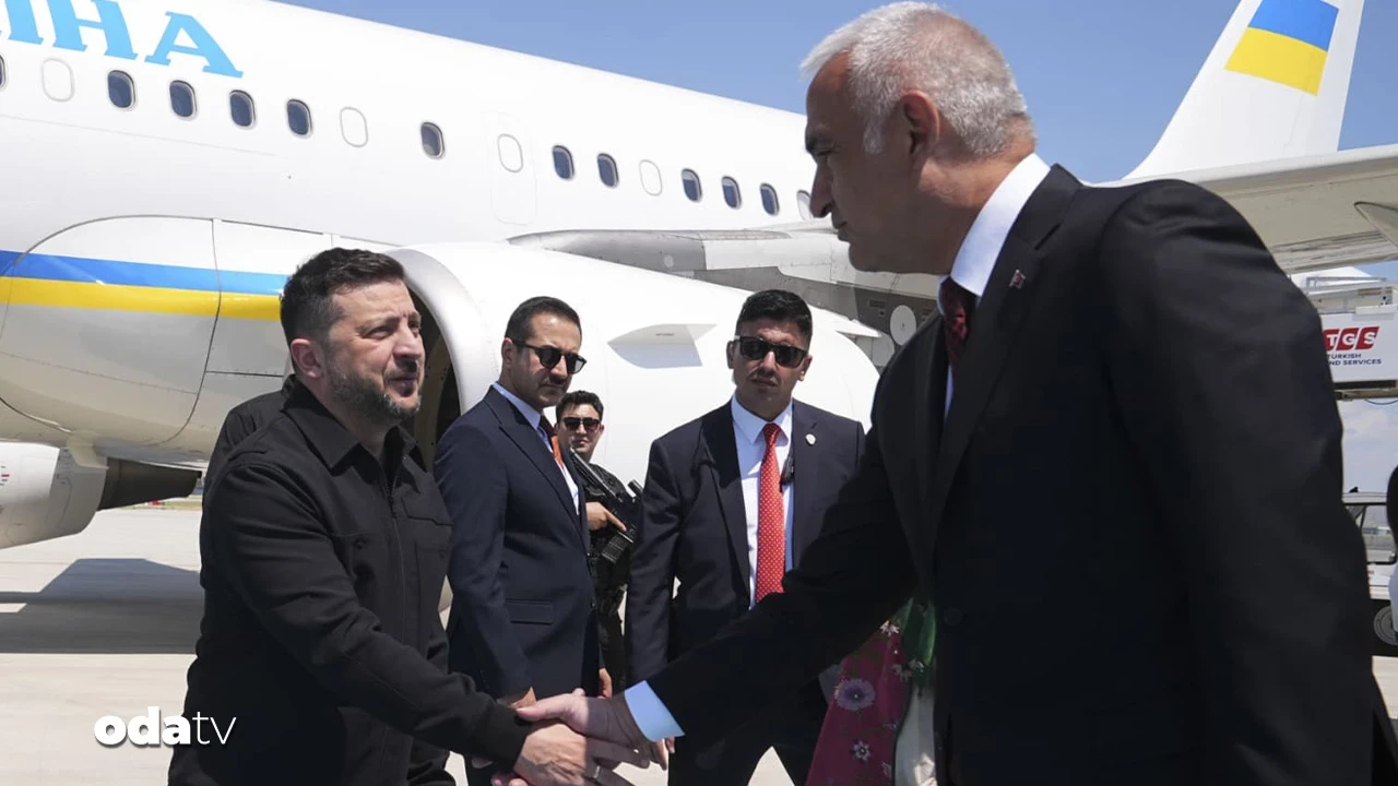 Bakan Mehmet Nuri Ersoy Zelenskiy'i karşıladı