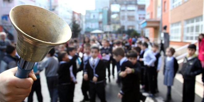 Yaklaşık 18 milyon öğrenci için 'karne zili' yarın çalacak