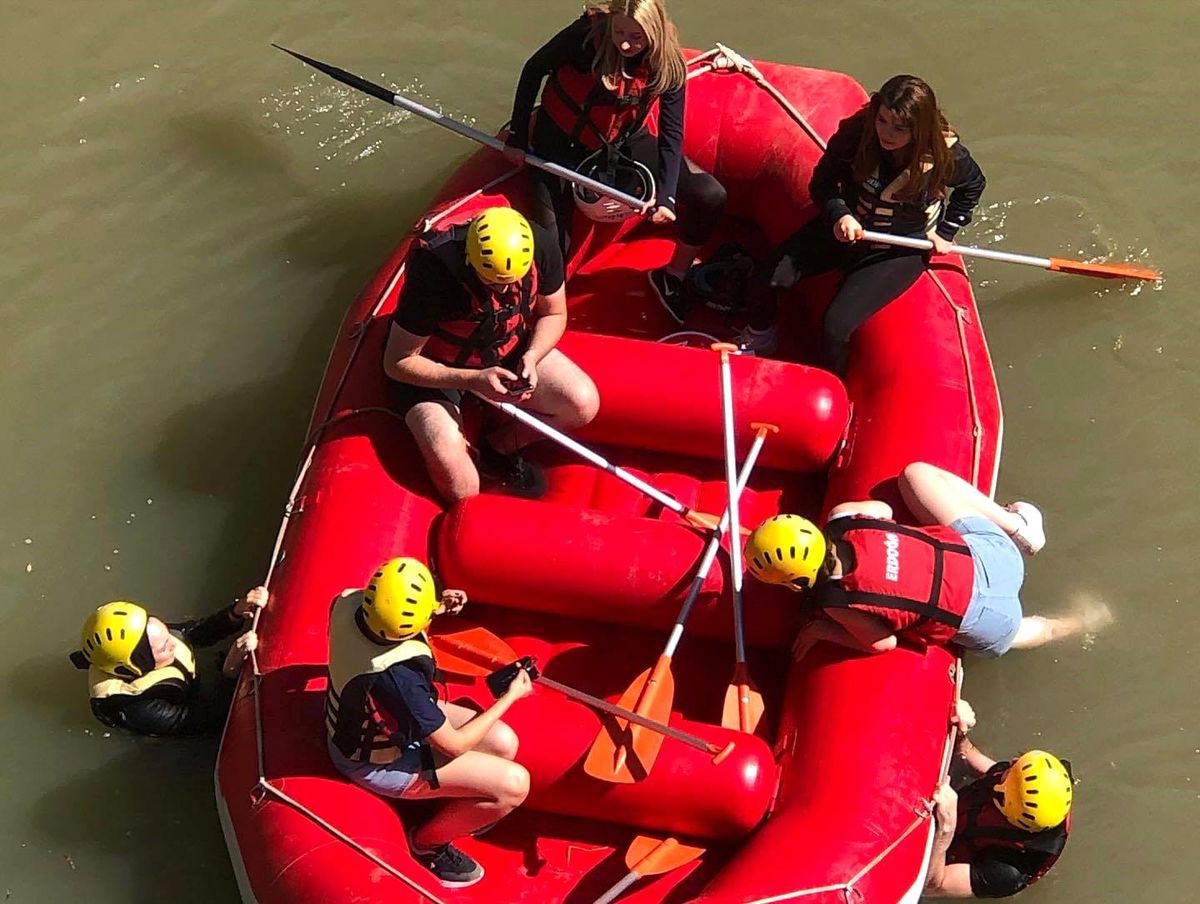 Sıcaktan bunalanlar karasu nehri'nde raftingle serinliyor