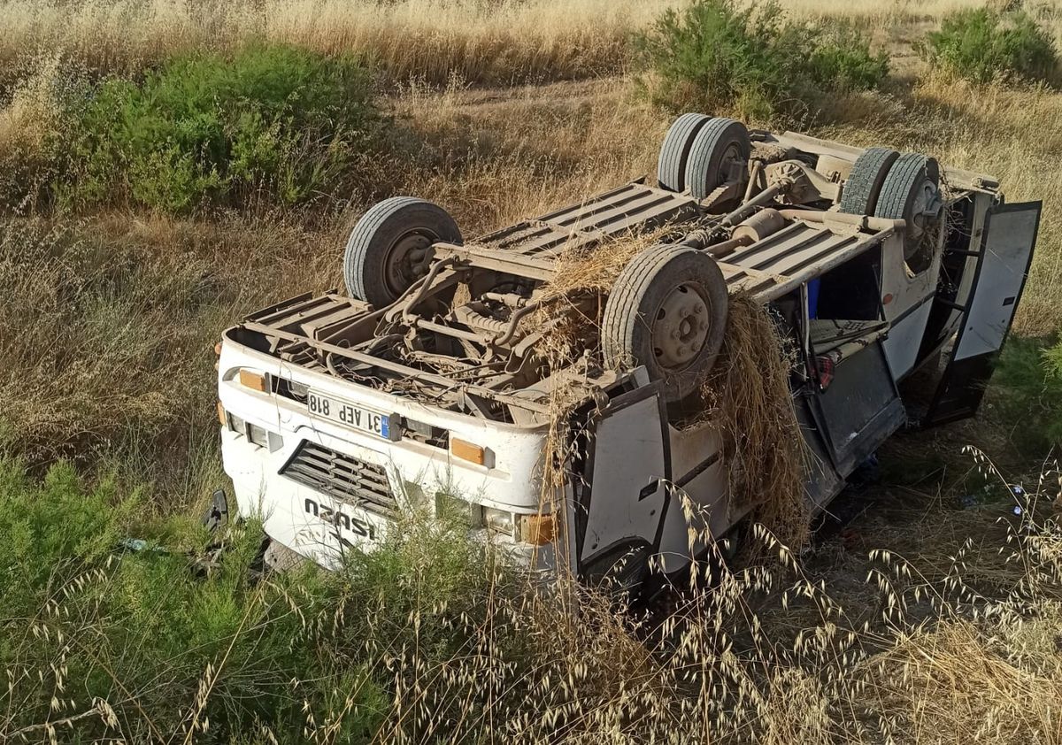 Tarım işçilerini taşıyan minibüs devrildi: 6'sı çocuk, 16 yaralı